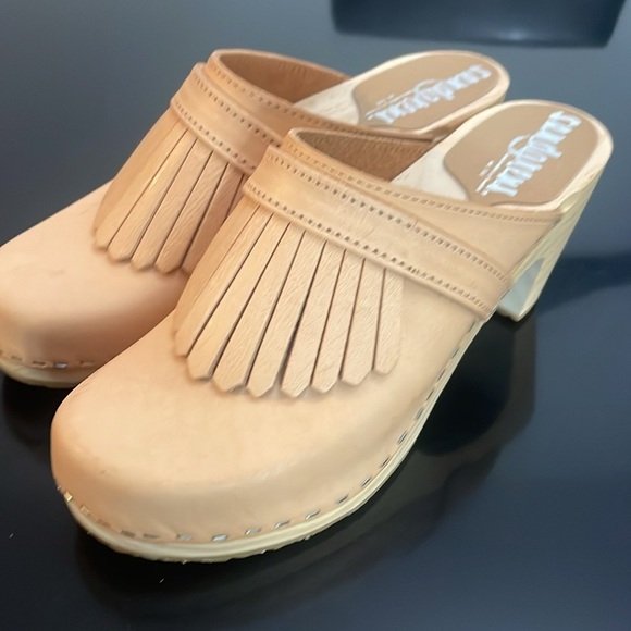 Sandgrens Venice Ecru Fringed Mules Clogs Size 39 US 8/8.5 - Picture 1 of 16